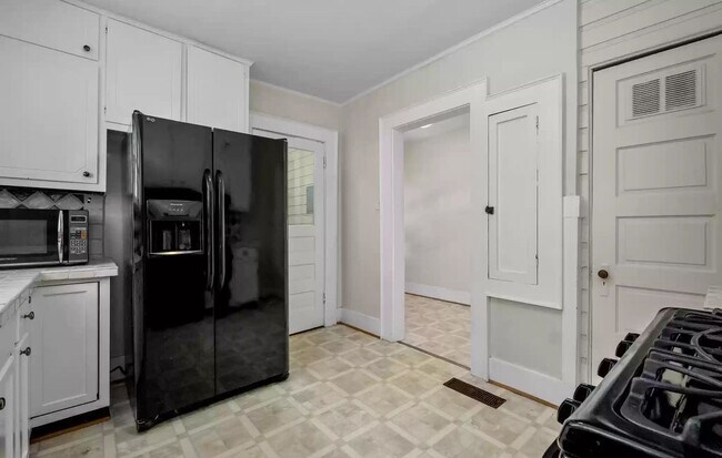 Building Photo - 5333 5th Ct S
