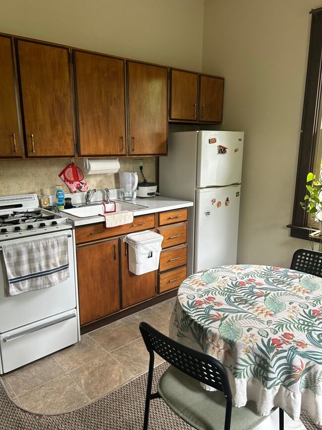 Building Photo - 100 Sylvia St