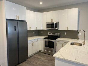 Building Photo - 32 Norwood St