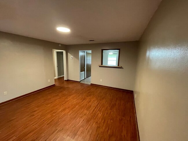 Building Photo - 107 Country Ln