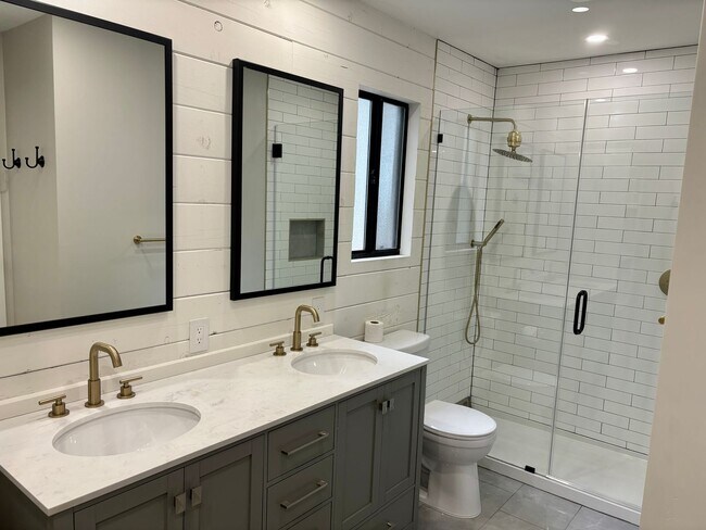 Building Photo - Stunning Eldorado 3/2!  ELECTRIC Included!...
