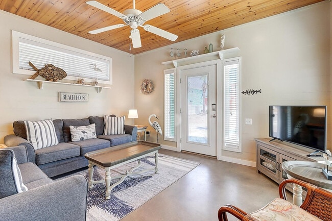 Building Photo - 2606 Eleventh Street-SI ID1023248P