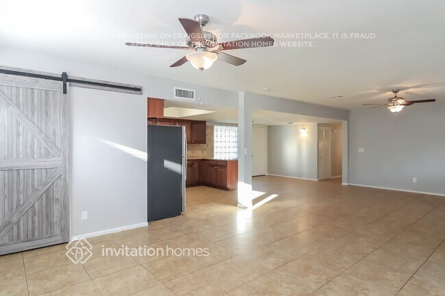Foto del edificio - 3039 E Dahlia Dr