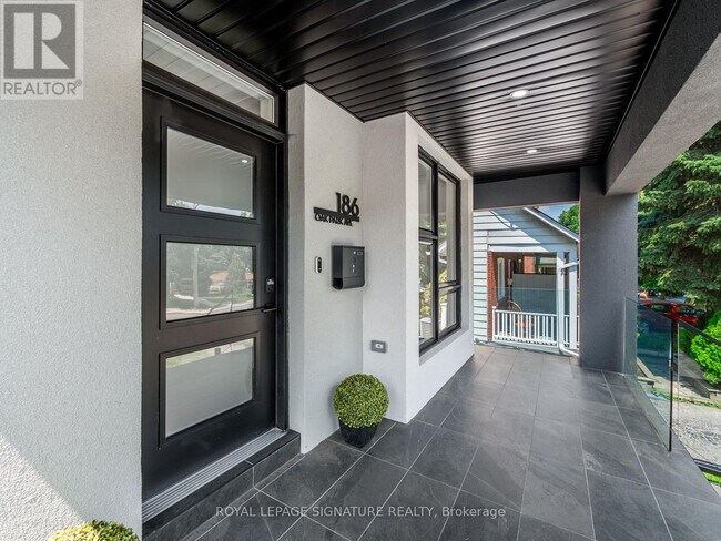 Photo du bâtiment - 186 Oak Park Ave