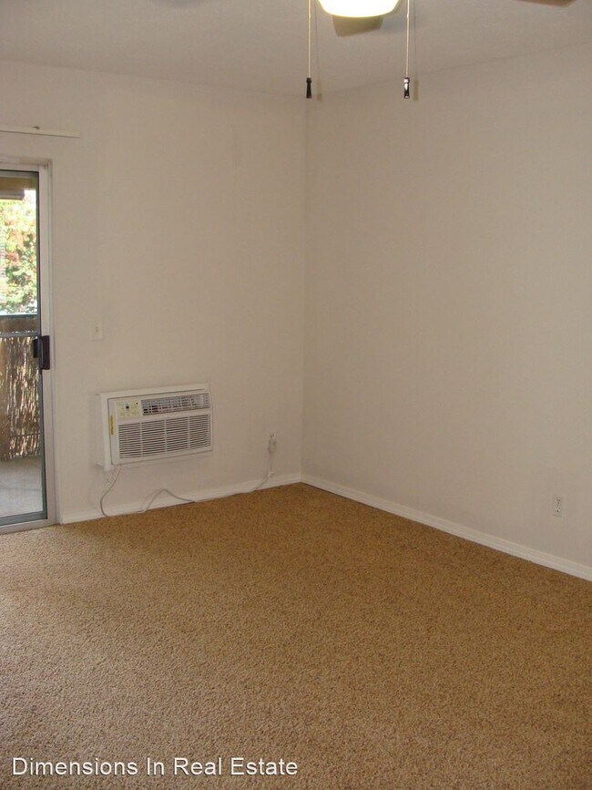 Foto del edificio - 1 br, 1 bath House - 12728 Lakeshore Dr. #D