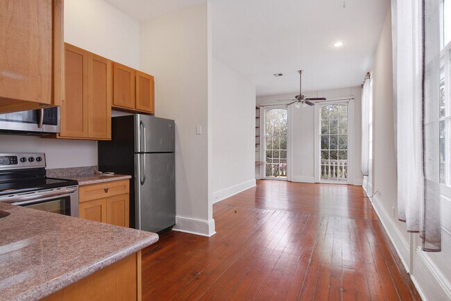 Building Photo - 2022 Baronne St