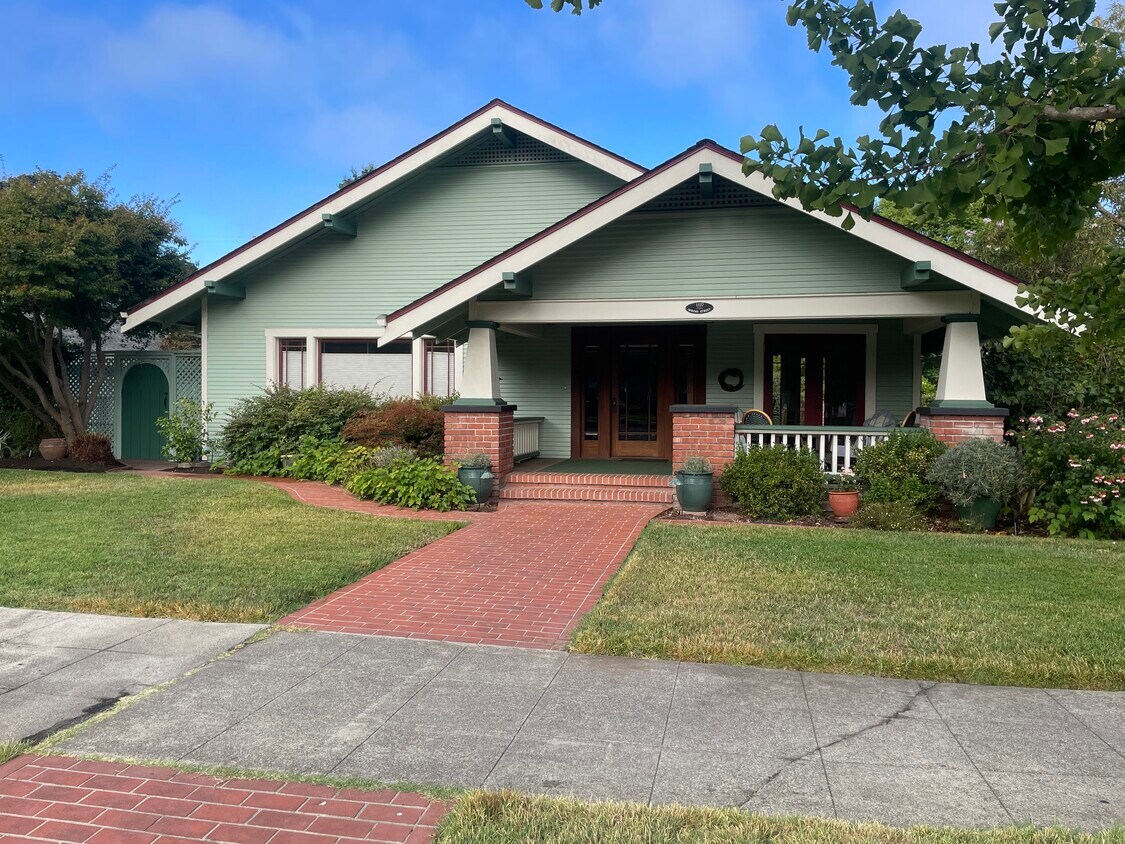 Foto principal - 1127 Spring St