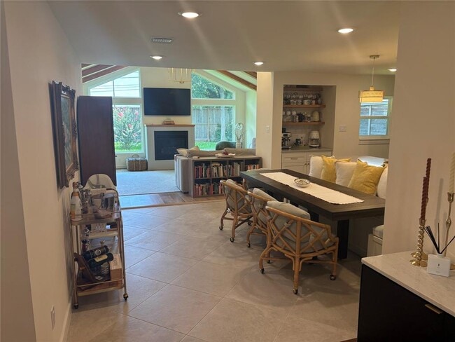 Foto del edificio - 6407 Woodbrook Ln