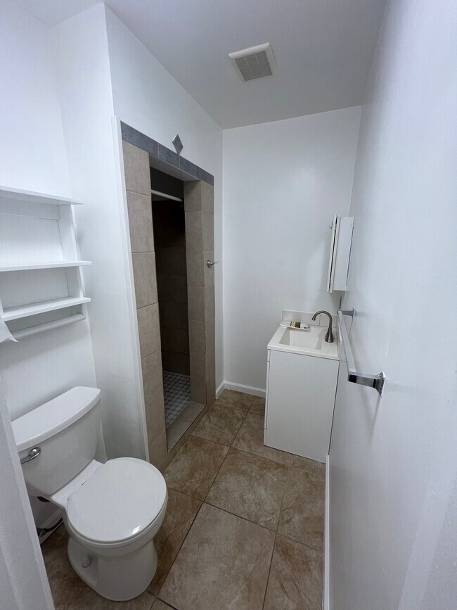 Foto del edificio - 3664 W 54th St