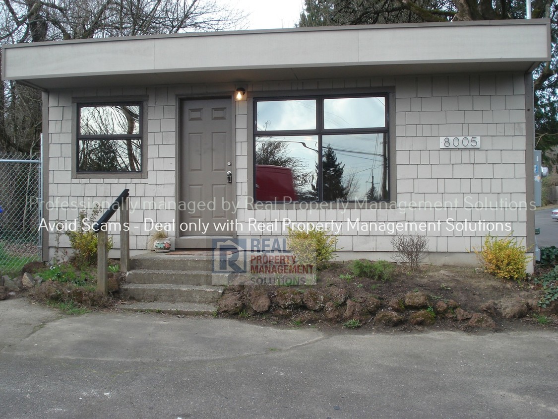Primary Photo - Absolutely Adorable!!! Single Family Home
