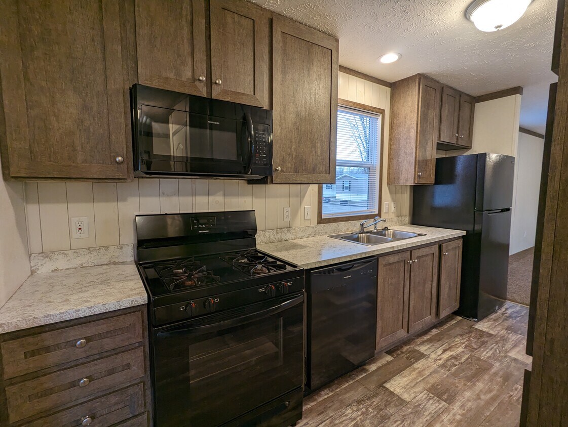 378 Utah Ct, Belleville, MI 48111 House Rental in Belleville, MI