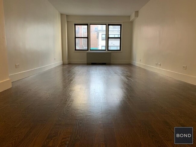 Building Photo - 220 E 63rd St