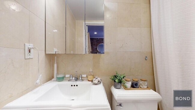 Foto del edificio - 432 E 13th St