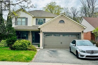Building Photo - 470 Safari Dr
