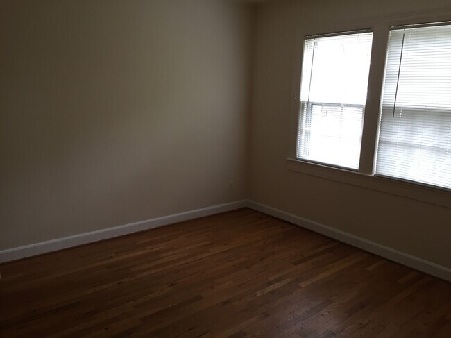 Dormitorio 2 - 1401 S Edgewood St