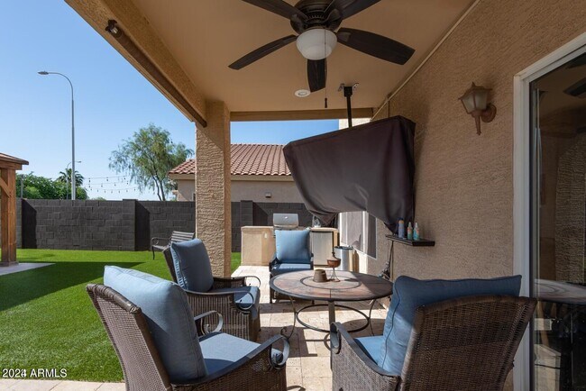 Foto del edificio - 850 MEADOWS Dr