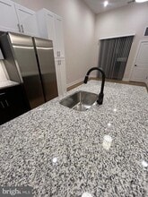 Building Photo - 624 Main St