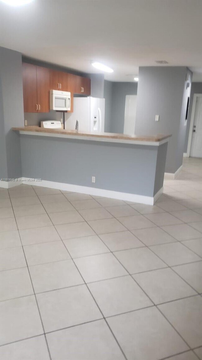 Foto del edificio - 10018 SW 24th St