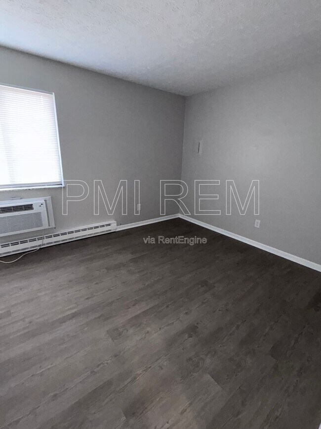 Foto del edificio - 2046 W Market St