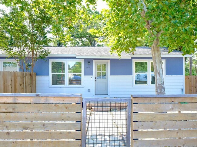 Foto del edificio - 1401 Marcus Pl