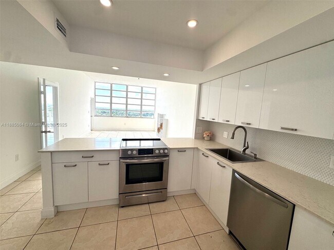 Foto del edificio - 1351 NE Miami Gardens Dr