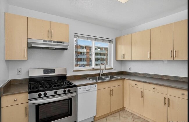 Building Photo - 2527 S University Blvd
