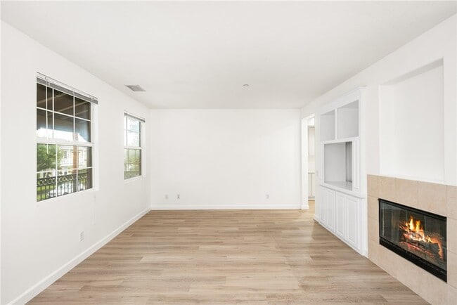 Building Photo - 24 Dietes Ct