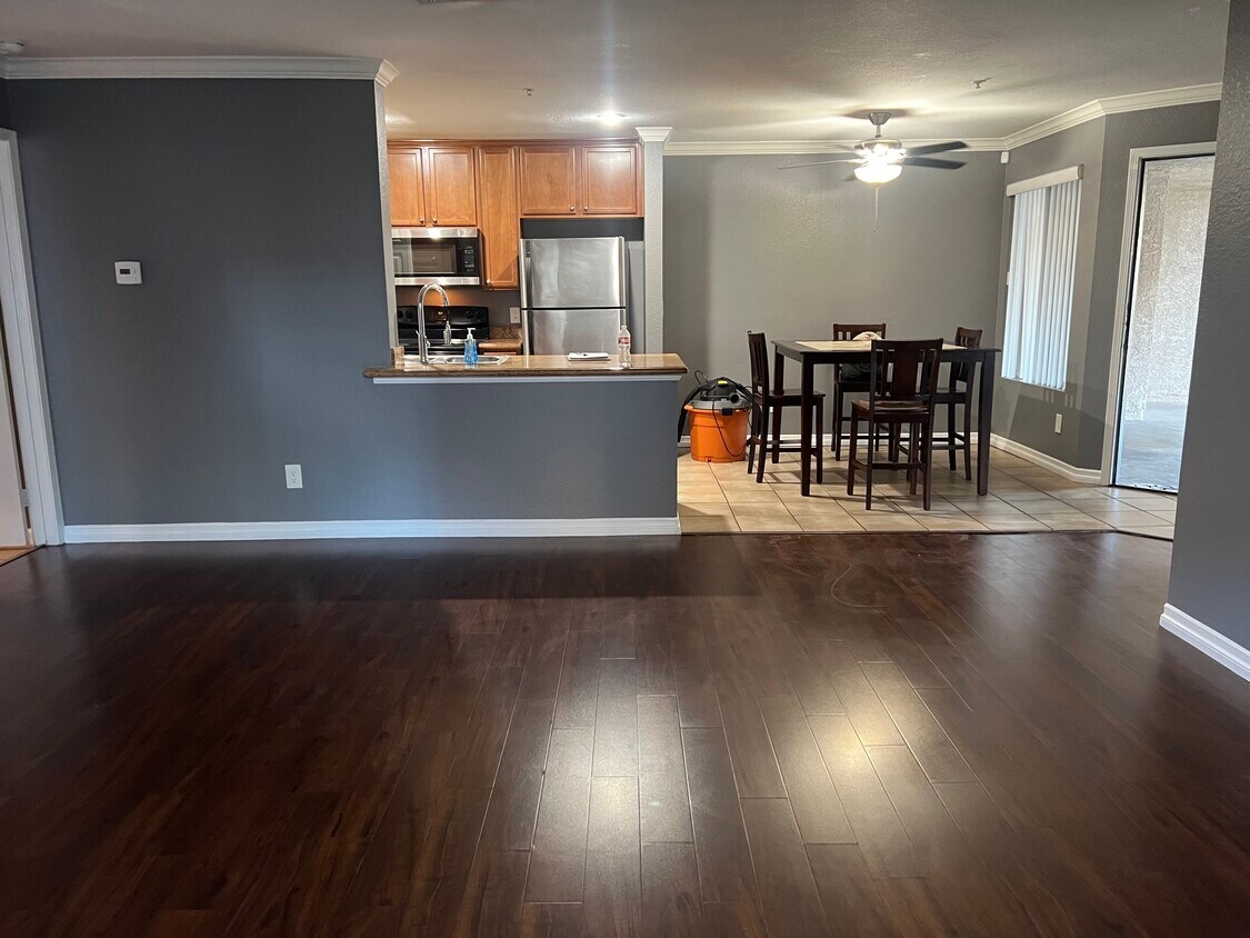 Primary Photo - 2040 Las Colinas Cir
