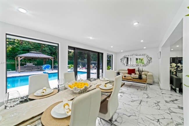 Foto del edificio - Northeast 137th Terrace, North Miami, FL 33181 - 4 BR 2 BA single-family home