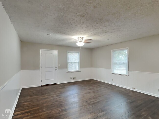 Foto del edificio - 593 Cedar Ave NW