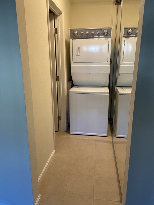 Indoor Washer Dryer - 1103 Admiralty Ln