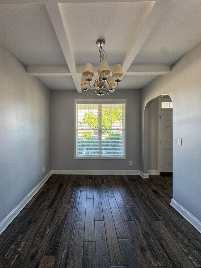 Building Photo - 172 Huzzas Cir