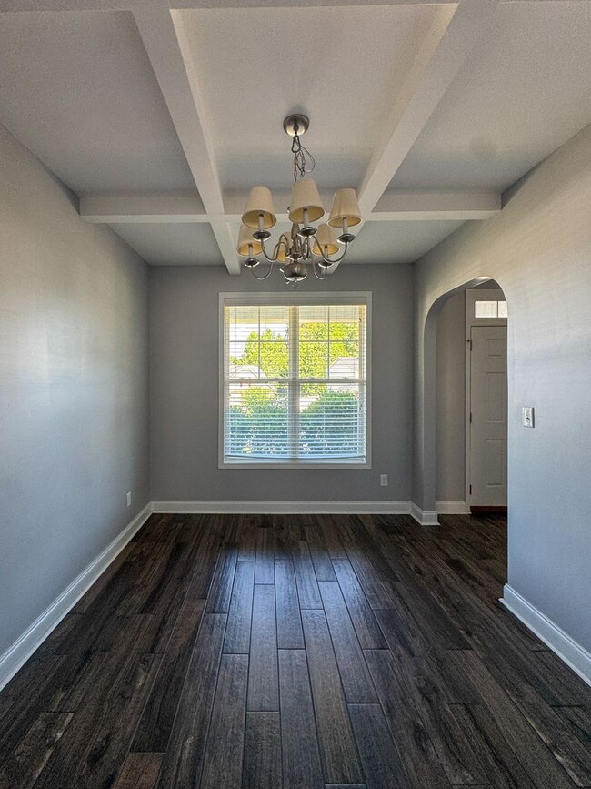 Building Photo - Stunning 4 Bed 2.5 Bath Home in Lexington Plantation