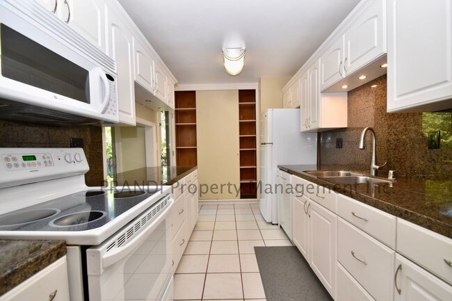Building Photo - 44 Lyford Dr
