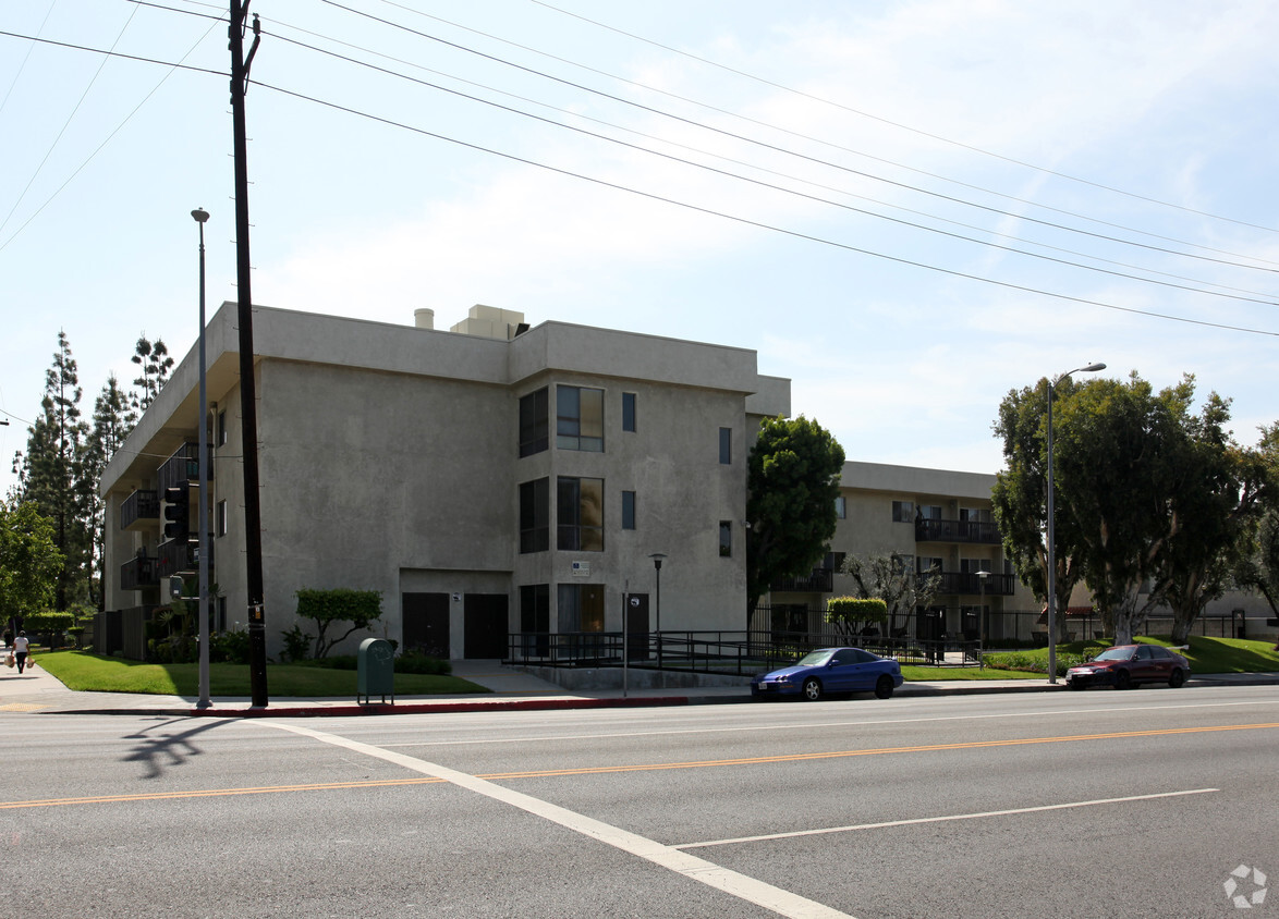 Foto del edificio - Reseda East Apartments