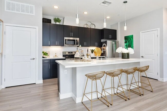 Building Photo - The Hendry