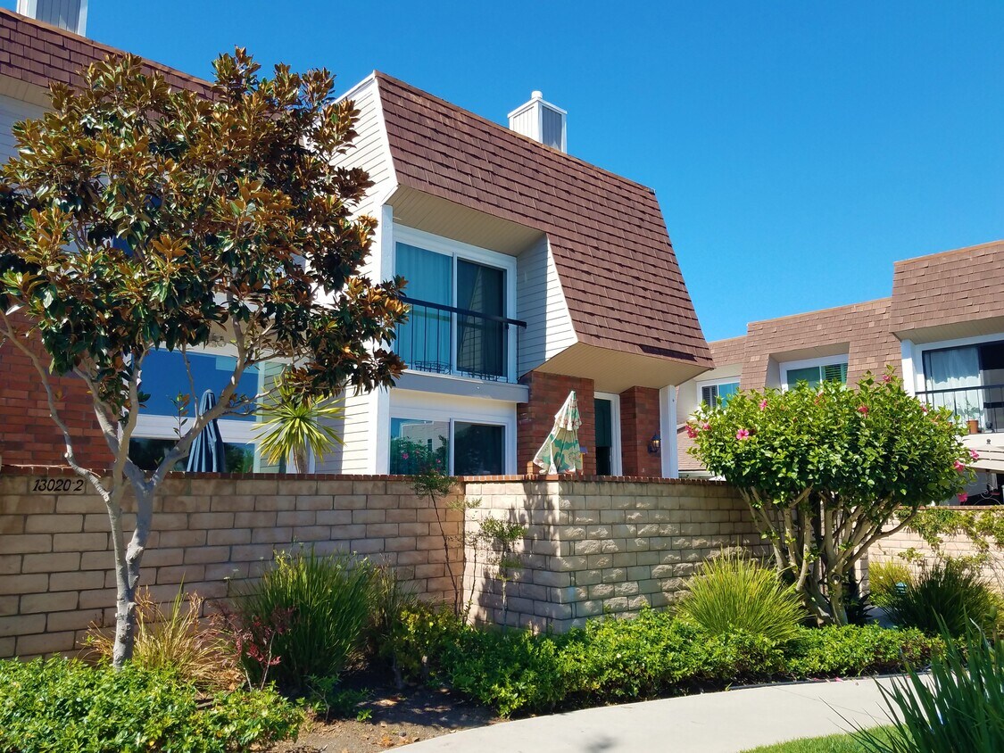 Primary Photo - 13020 Maxella Ave