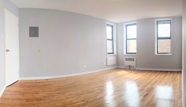 Building Photo - 222 E 17th St