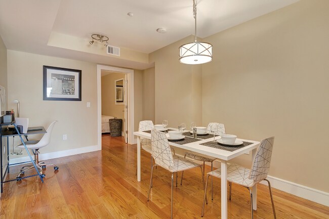 Building Photo - 8917 Old River Rd