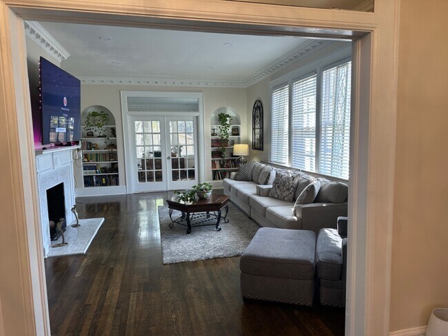 Foto del edificio - 2481 E Cloverdale Prk