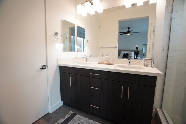 Building Photo - 1147 W Alma Ln