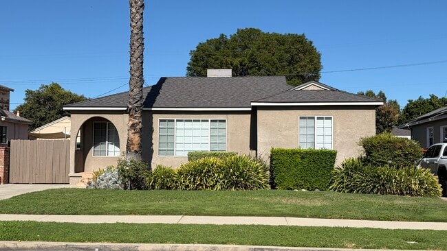 Building Photo - 6468 Zelzah Ave