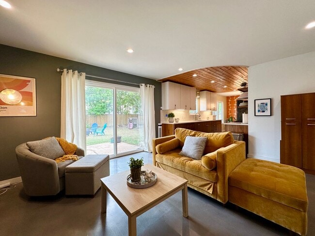 Foto del edificio - 2707 Ashdale Dr