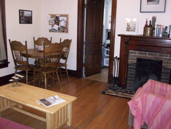 Living Room - 522 N Division St