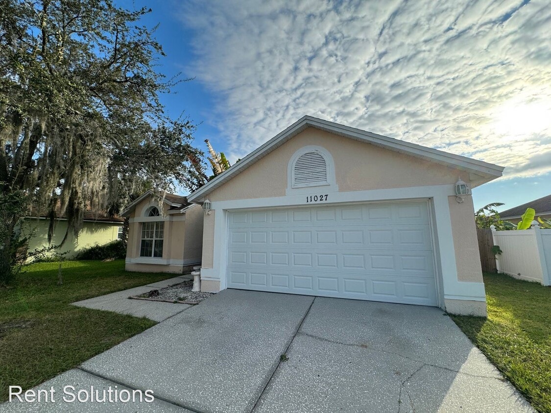 Primary Photo - 3 br, 2 bath House - 11027 Streamside Drive