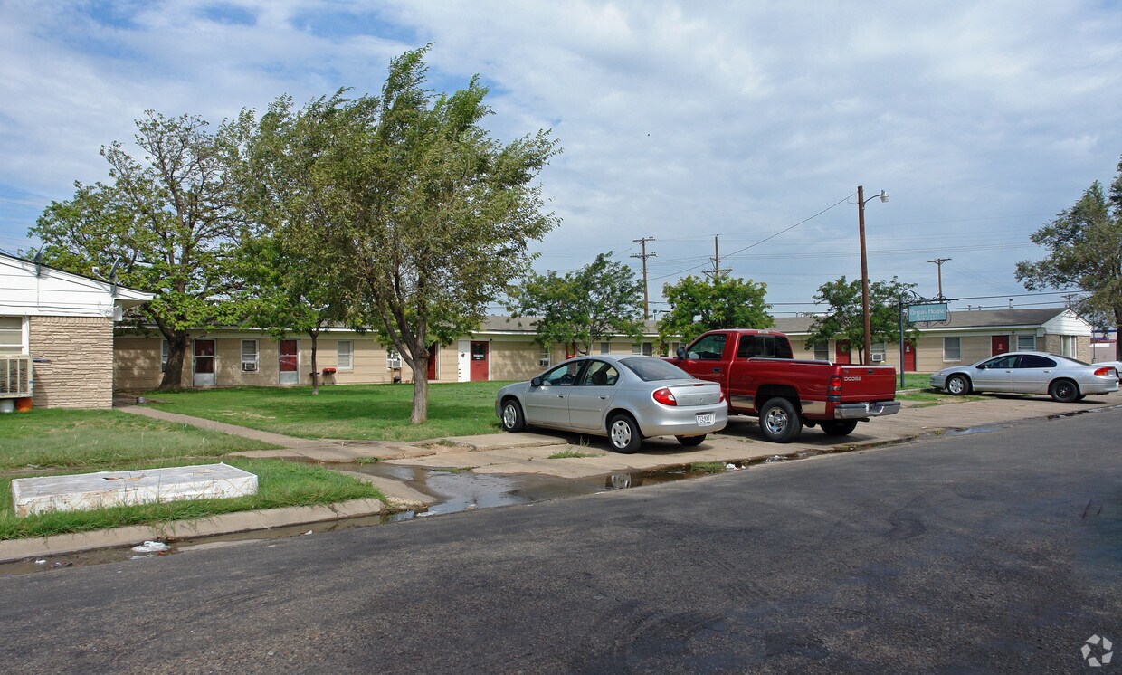 Primary Photo - 920 S Bryan St
