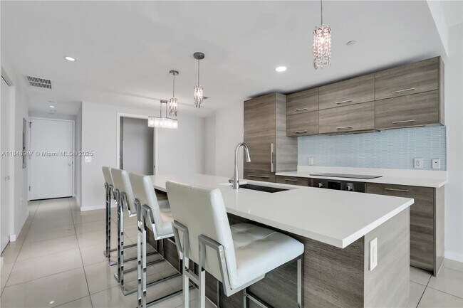 Foto del edificio - 650 NE 32nd St