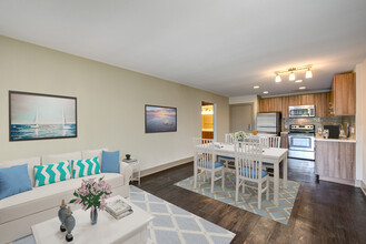 Harborside Marina Bay Apartments photo'