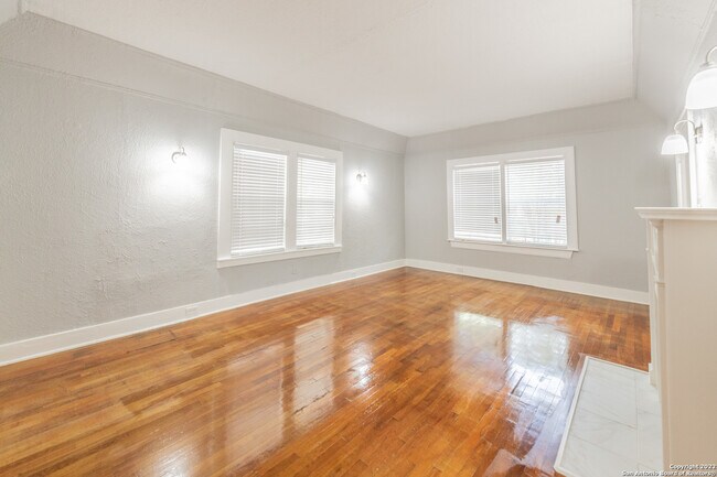 Foto del edificio - 527 Fulton Ave