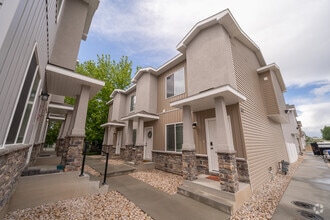 Building Photo - 712 S Saturn Ave